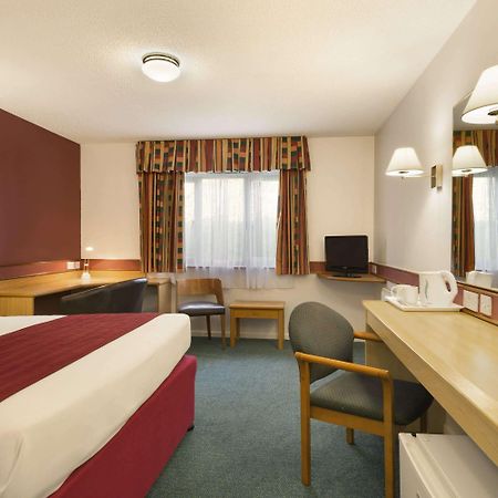 Days Inn Bradford M62 מראה חיצוני תמונה